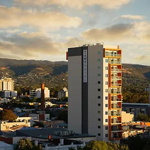 https://toms-court-hotel.adelaidehotels-au.com